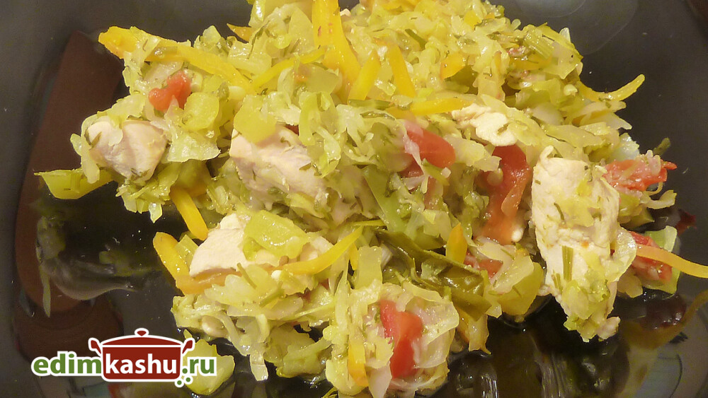 Тушеная капуста с куриным филе