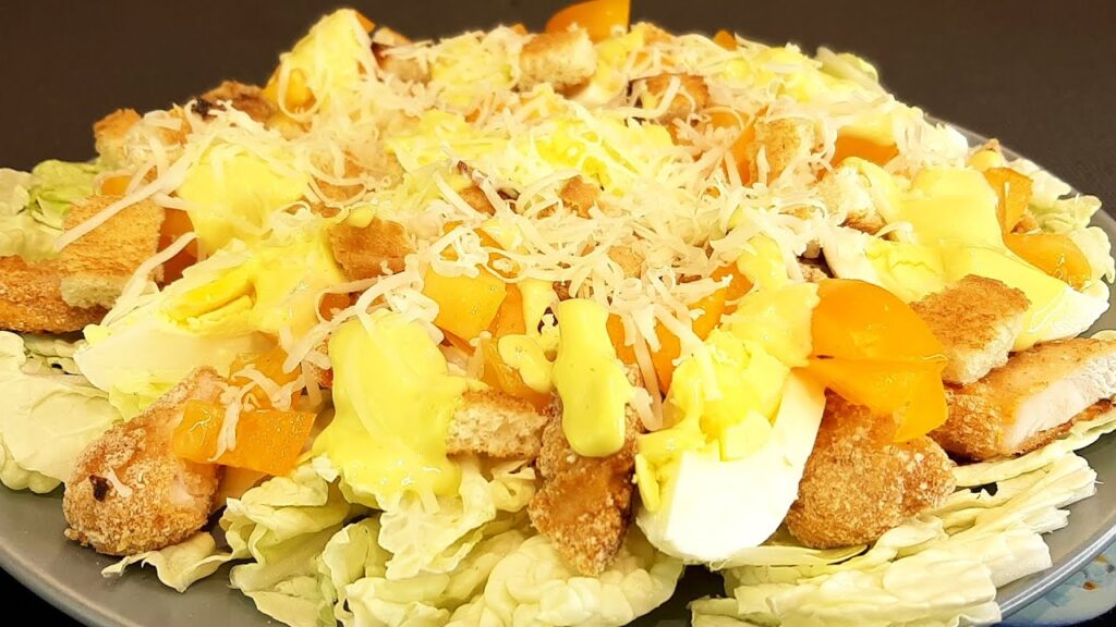 Салат Цезарь с курицей