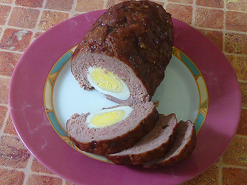 мясной рулет из фарша с яйцом в духовке