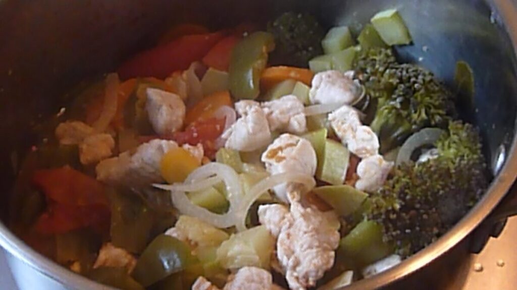 куриное филе с овощами