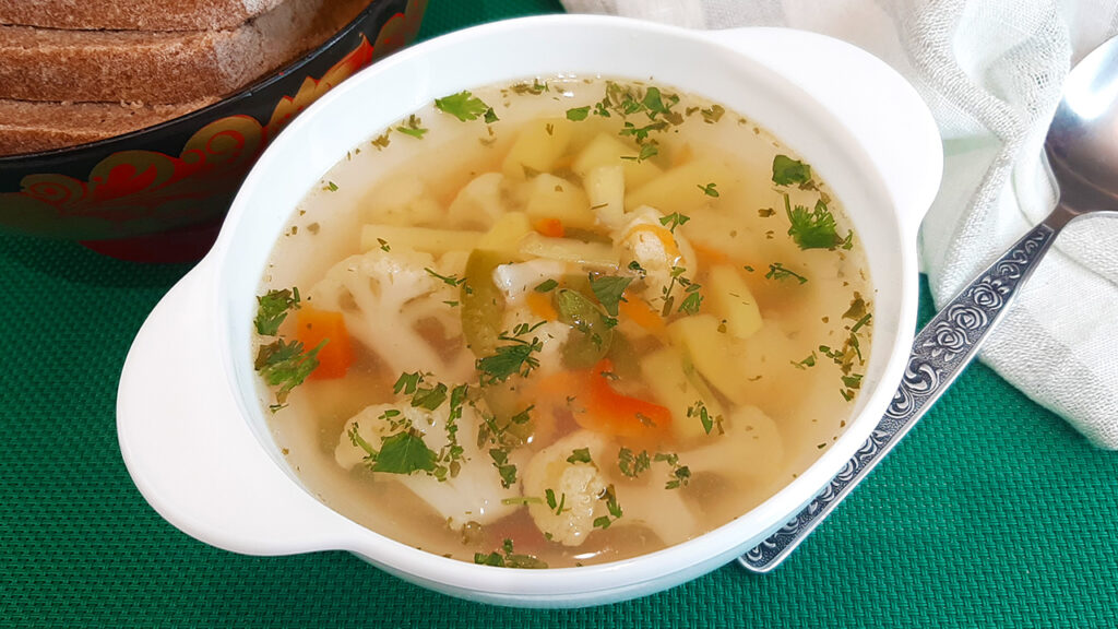 Куриный суп с цветной капустой