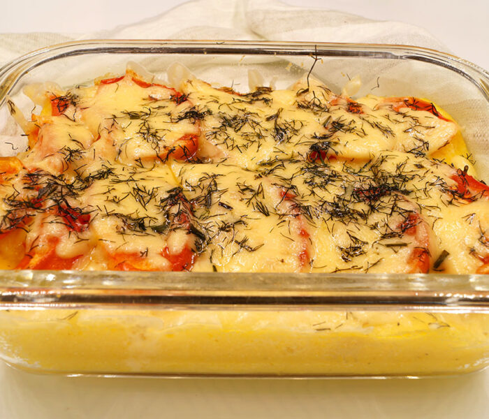 Запеканка из поленты с помидорами и сыром