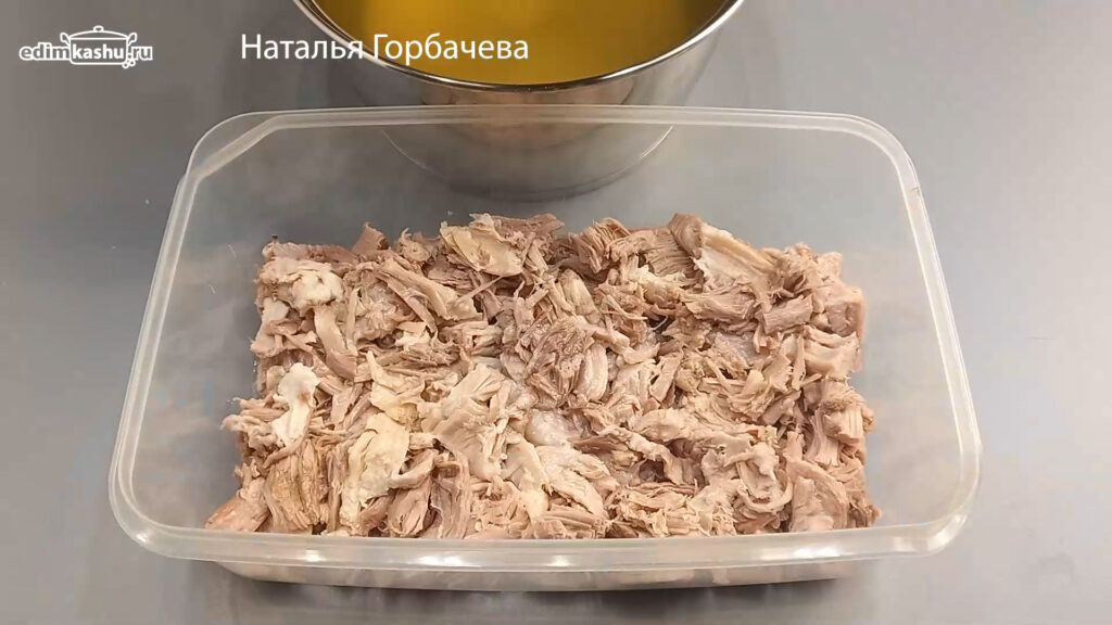 Холодец из свиной рульки: заливаем бульоном