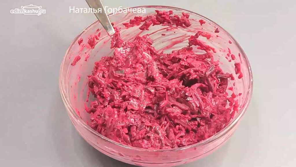 салаты сос веклой: готовый салат с сыром и чесноком