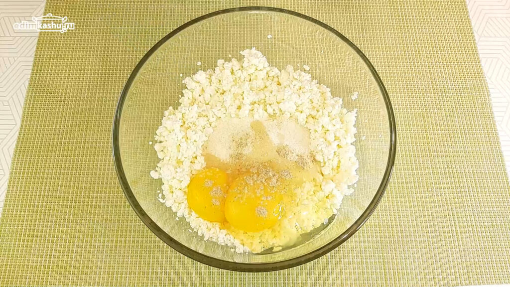 творог с яйцами и сахаром